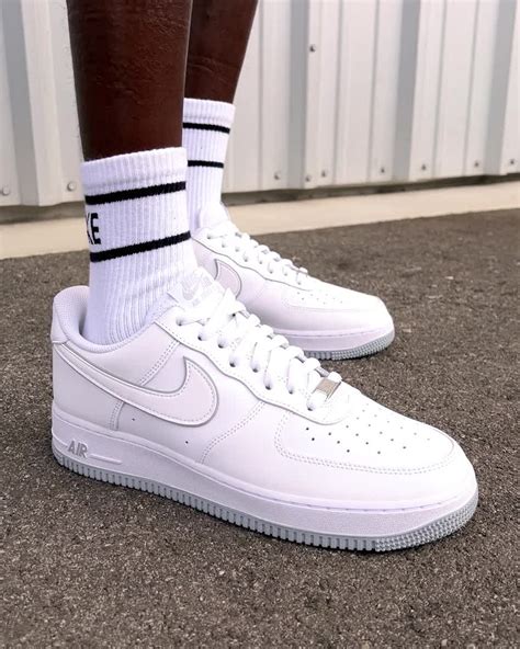 air force 1 07 sneakers.